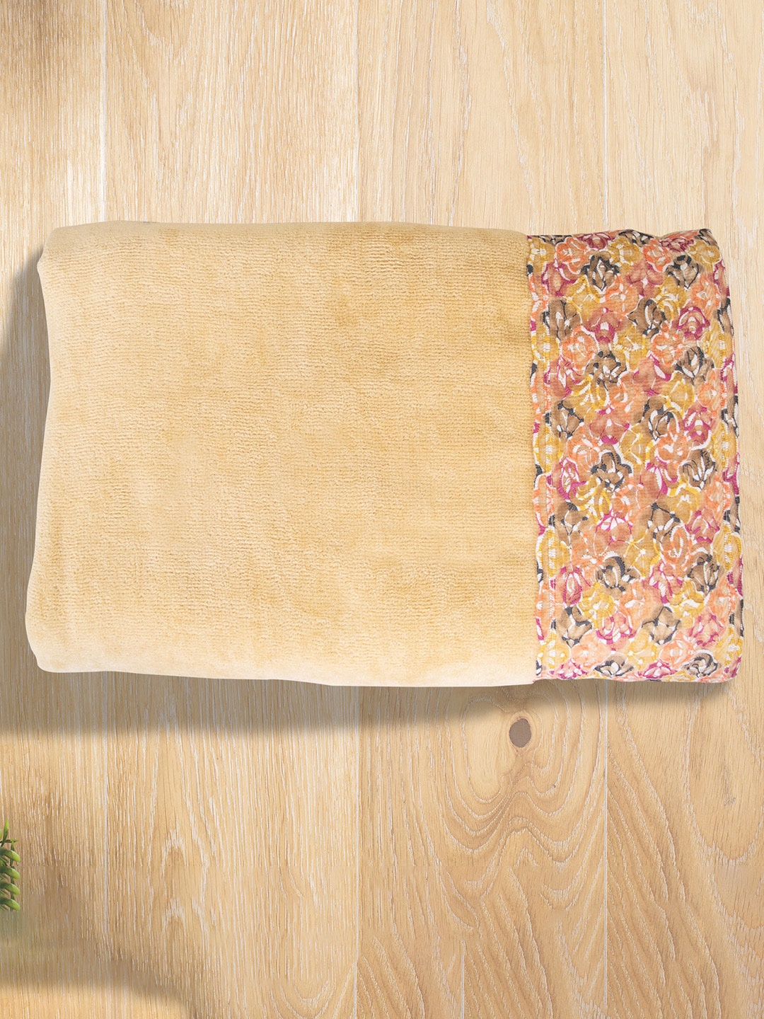 

RANGOLI Beige Printed 450 GSM Cotton Bath Towel