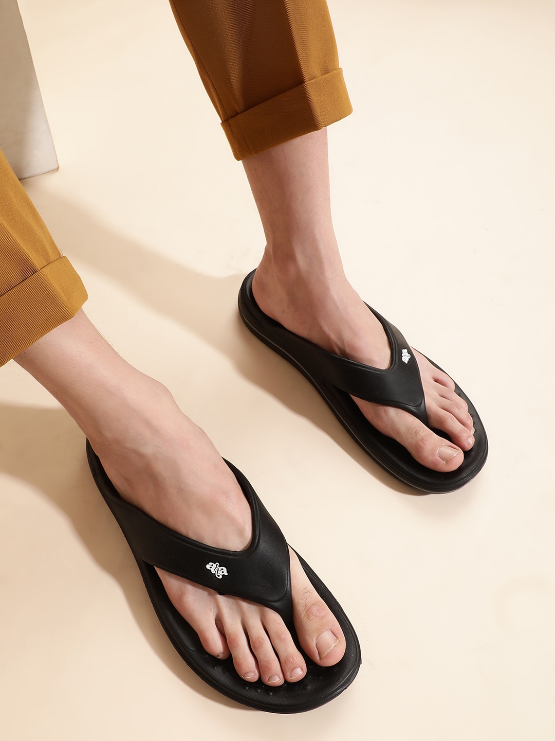 

Liberty Men Black & White Thong Flip-Flops