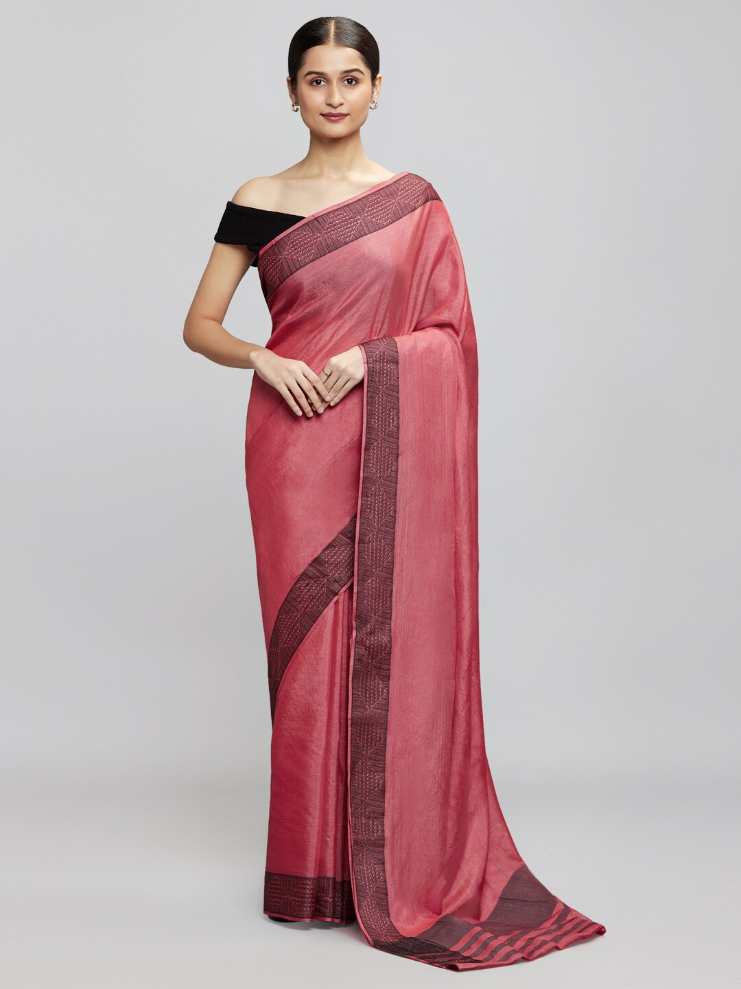 

navyasa by liva Women Red & Black Geometric Print Saree