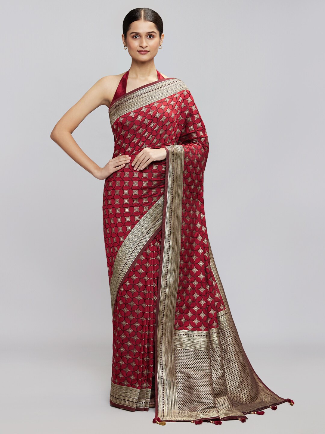 

navyasa Red Ethnic Motifs Saree