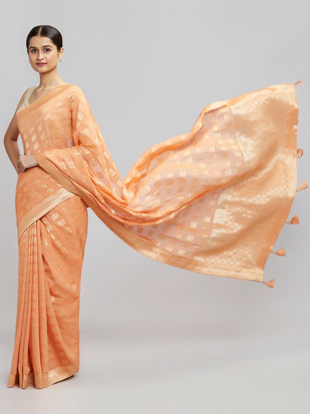 

navyasa by liva Women Peach & Gold-Toned Woven Design Zari Saree