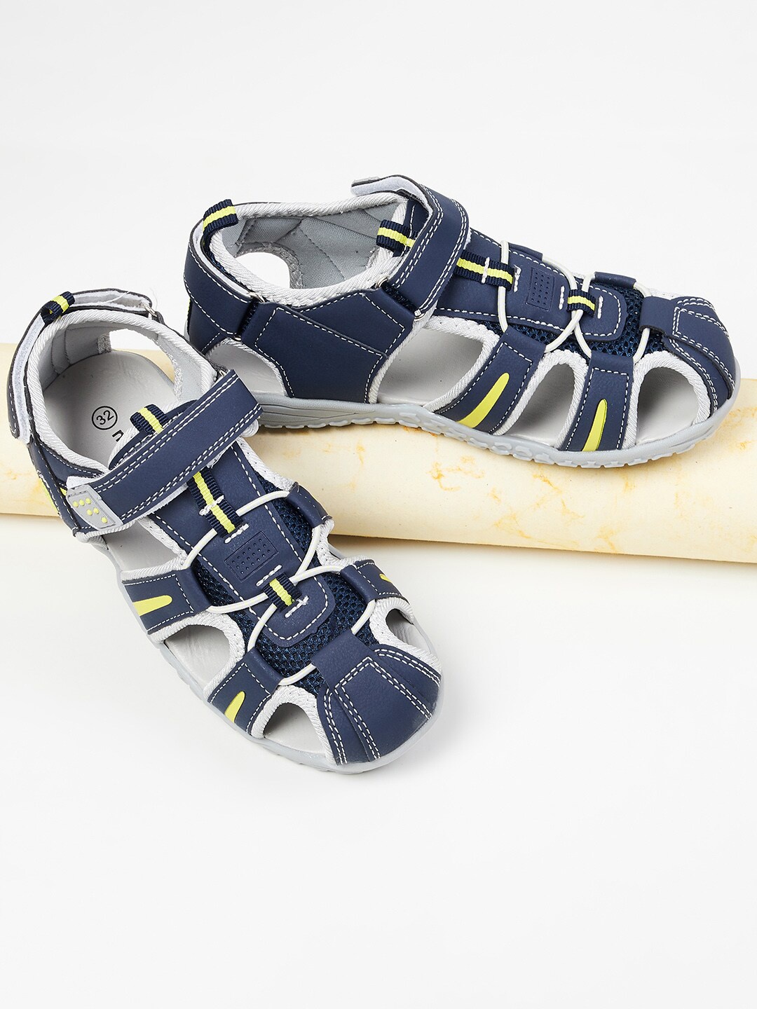 

max Boys Navy Blue & White Fisherman Sandals