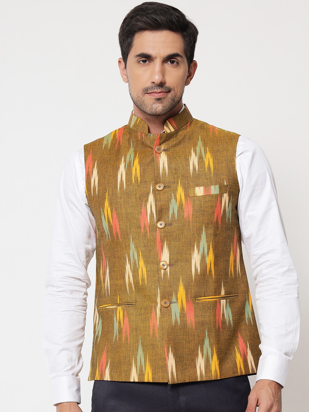 

Vastraa Fusion Men Green & Yellow Ikkat Printed Pure Cotton Nehru Jacket
