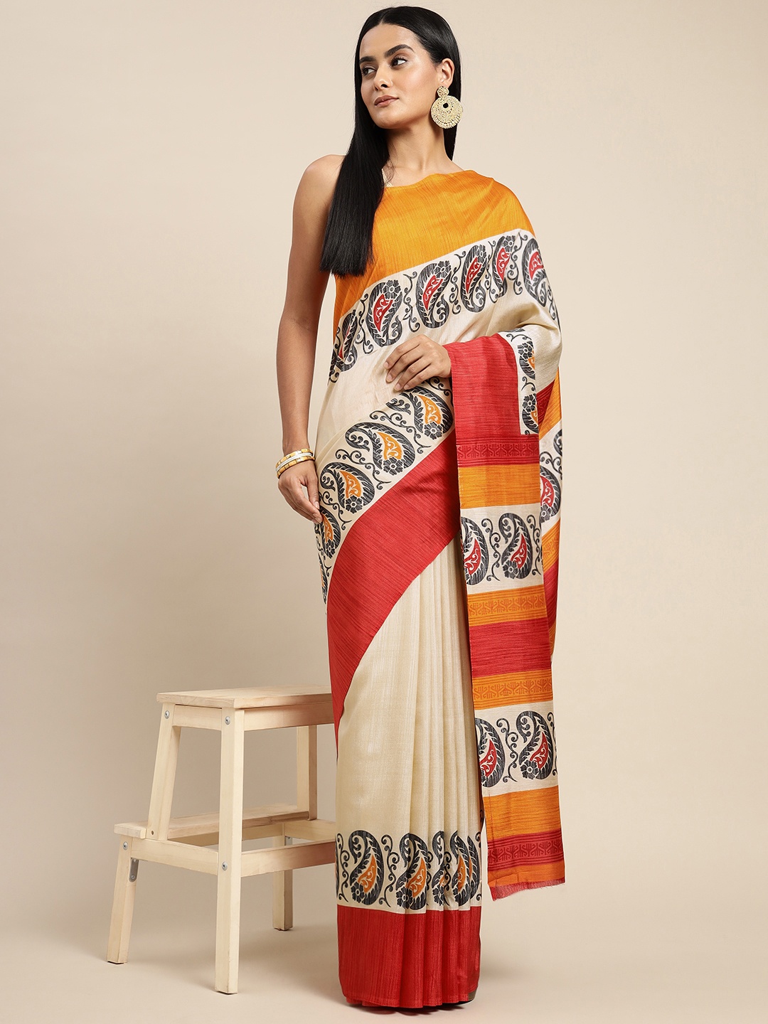 

SANGAM PRINTS Off White & Red Paisley Silk Blend Saree