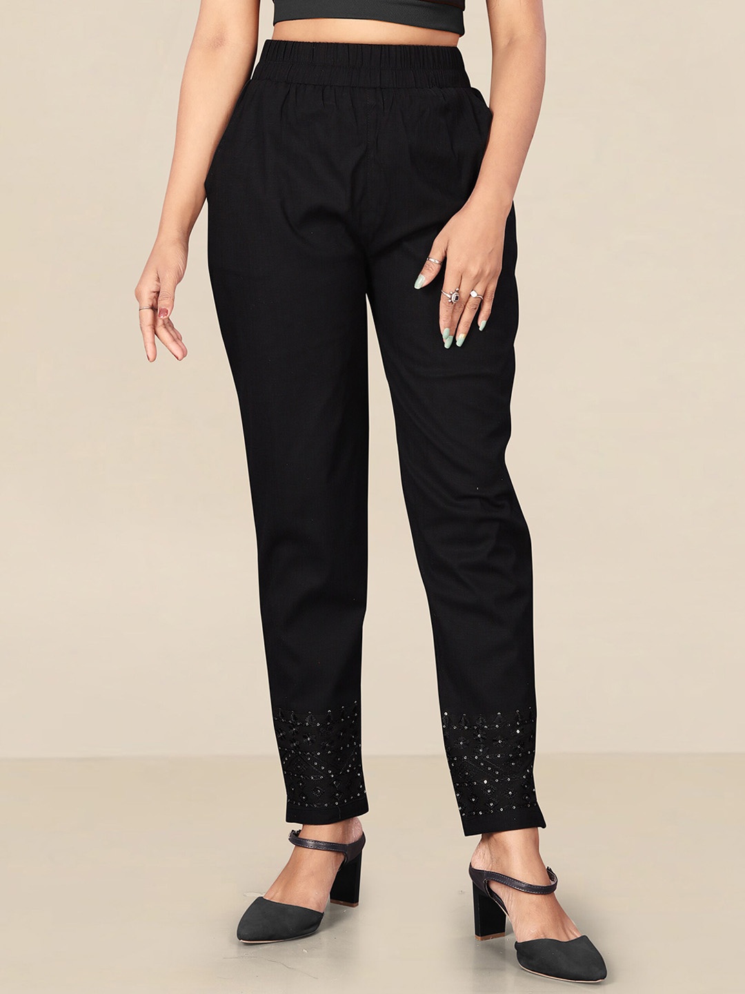 

UNITED LIBERTY Women Black Relaxed Easy Wash Pleated Trousers