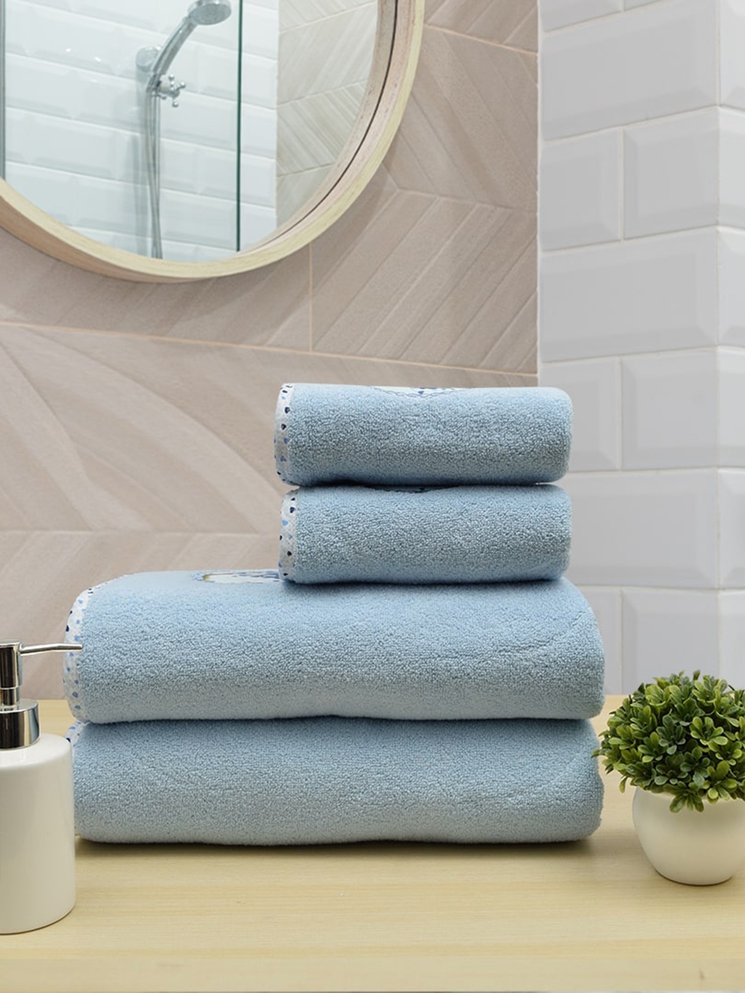 

RANGOLI Set Of 4 Blue Solid 550 GSM Cotton Towels