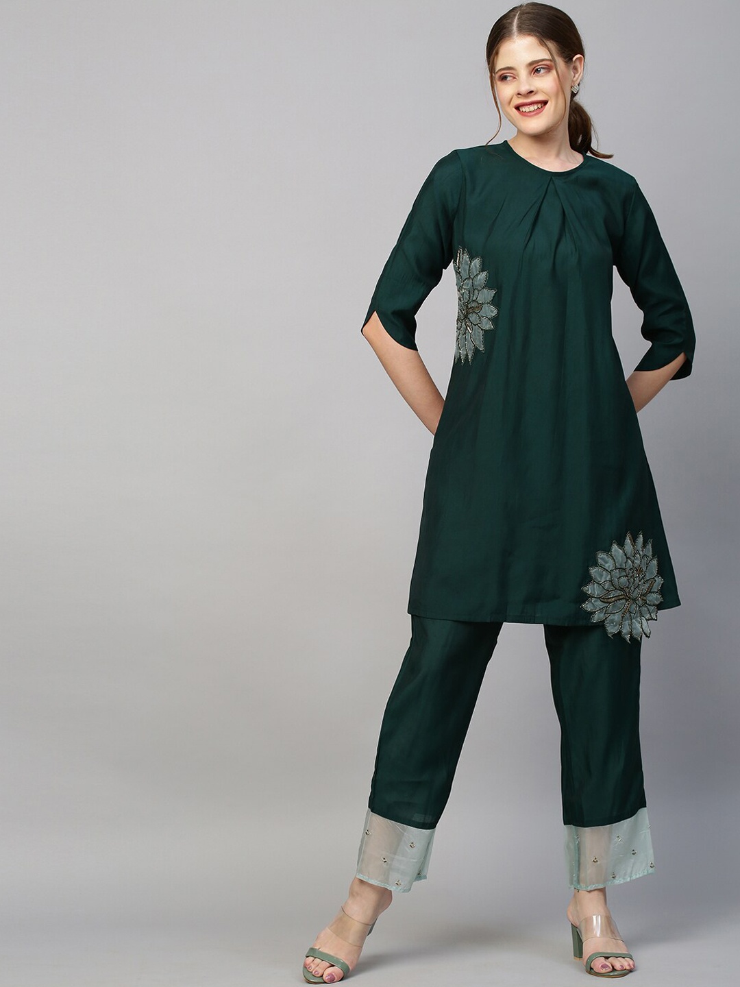 

FASHOR Women Dark Green Embellished Co-ords