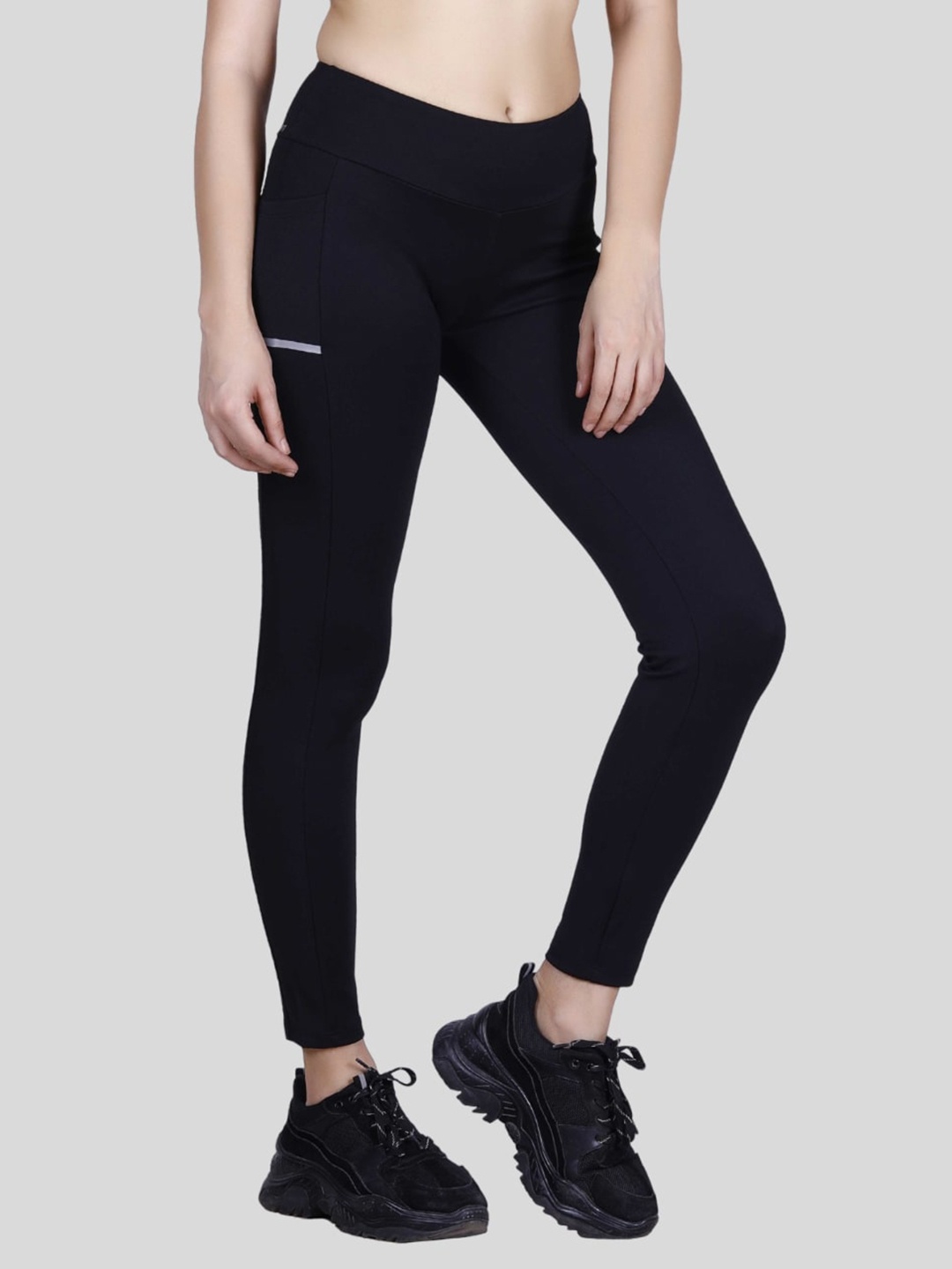 

LAASA SPORTS Women Black Solid Just-Dry Ankle Length Workout Tights