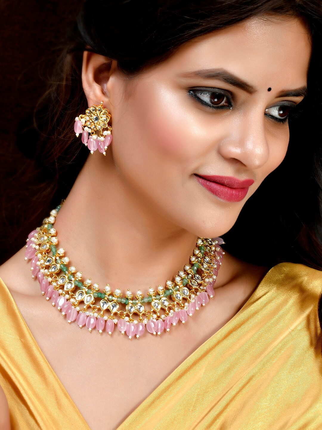 

DASTOOR Women Gold-Plated White Kundan Studded & Pink Beaded Jewellery Set