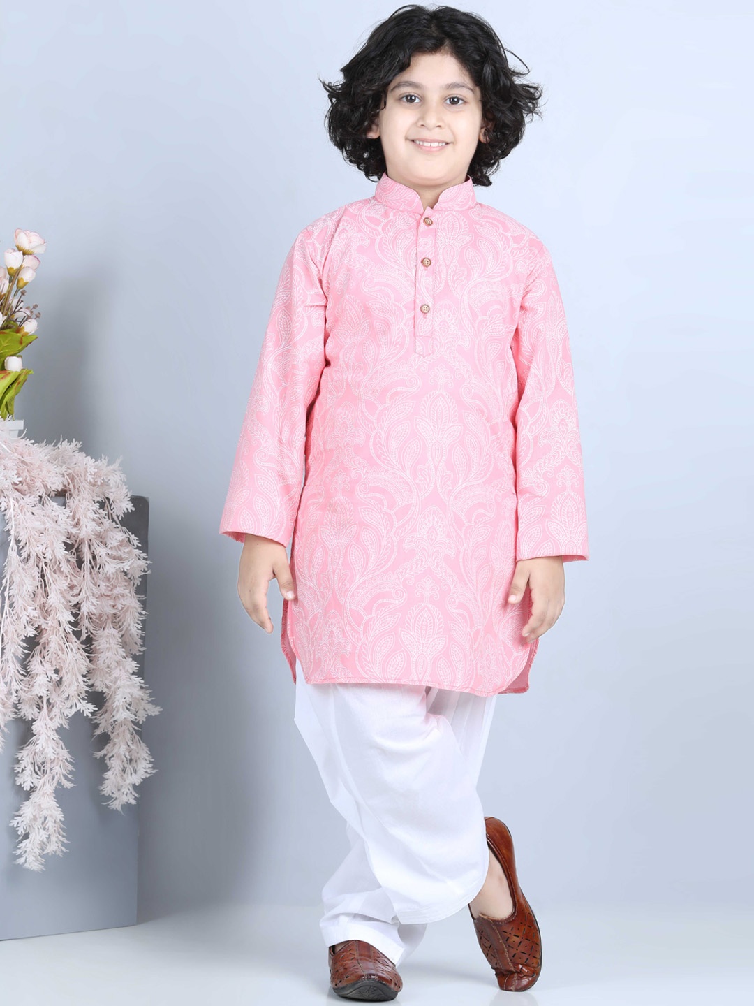 

Aj DEZInES Boys Pink Ethnic Motifs Printed Kurta with Salwar
