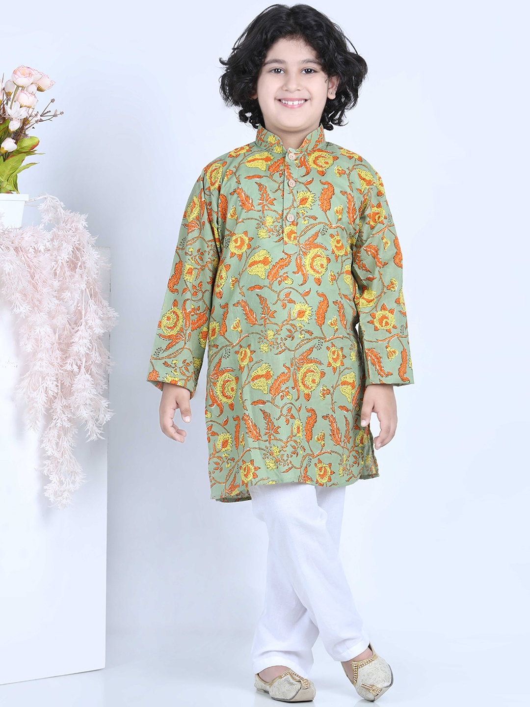 

Aj DEZInES Boys Green Printed Kurta with Pyjamas & With Dupatta