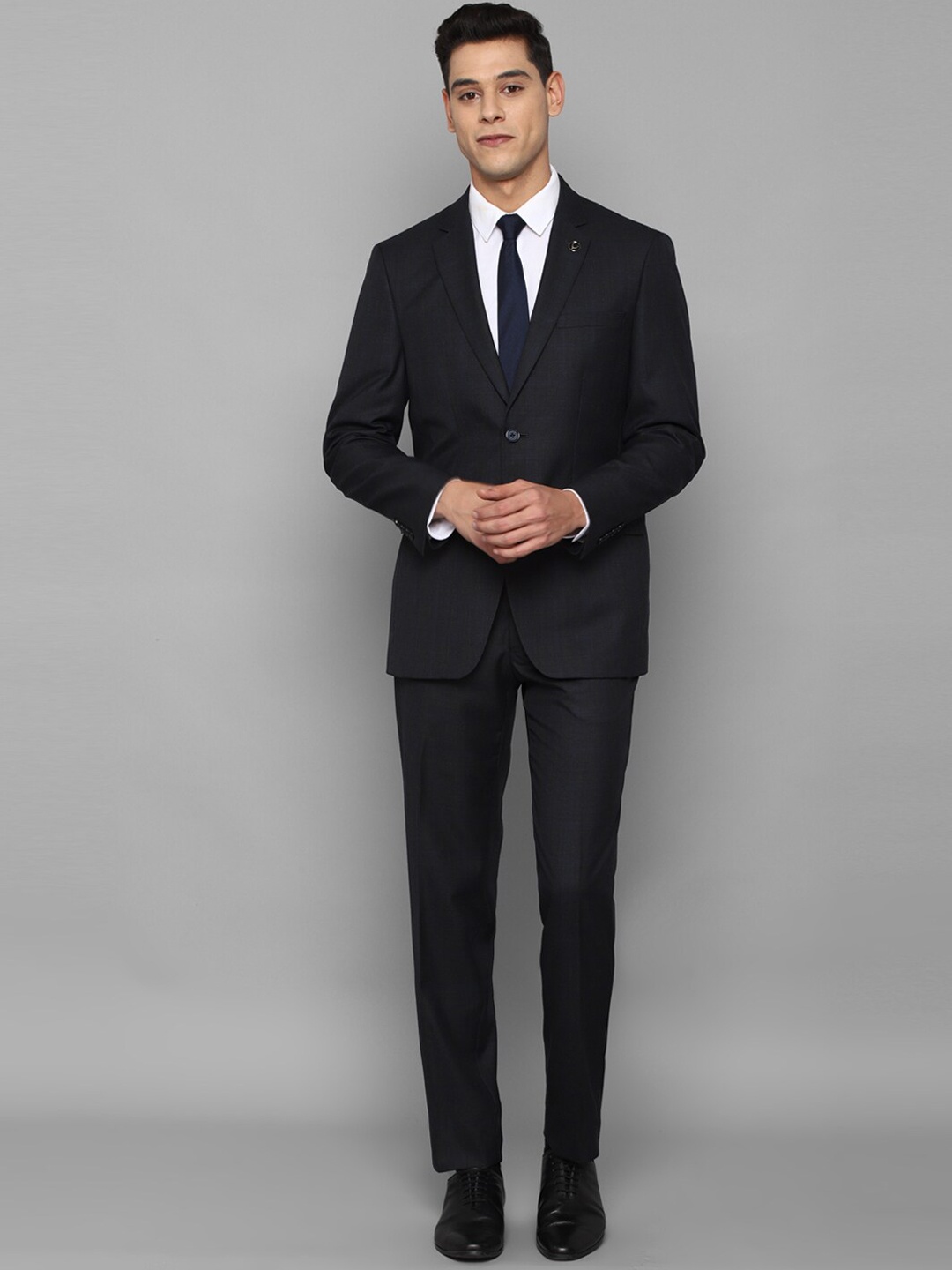 

Allen Solly Men Black Solid Single-Breasted Slim-Fit Two-Piece Suit