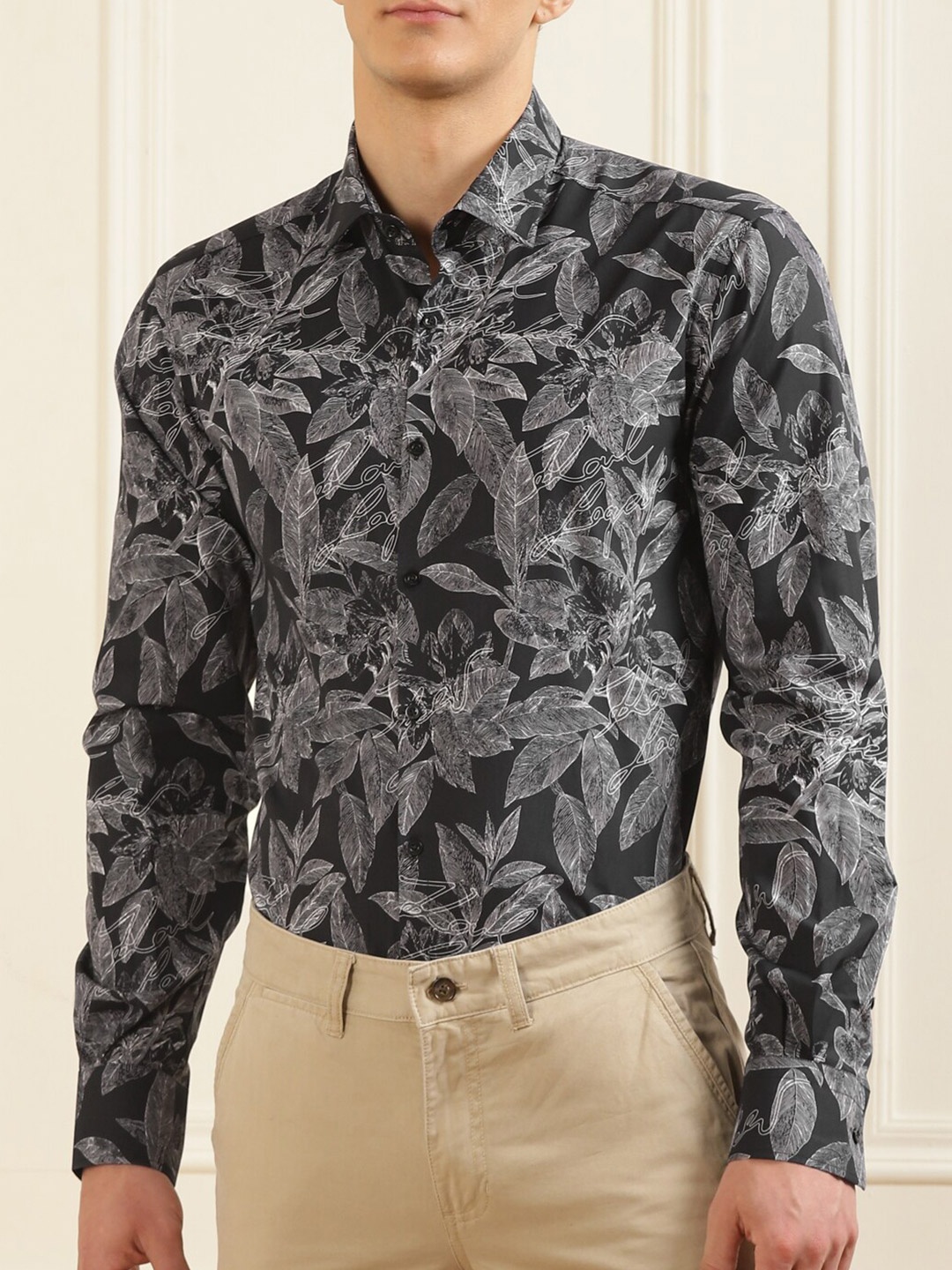 

Karl Lagerfeld Men Black Floral Printed Cotton Casual Shirt