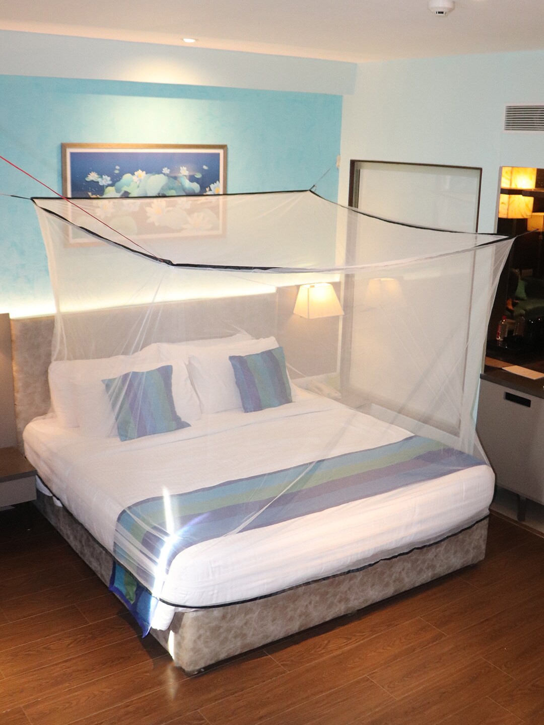 

Silver Shine Black Solid Foldable Mosquito Net