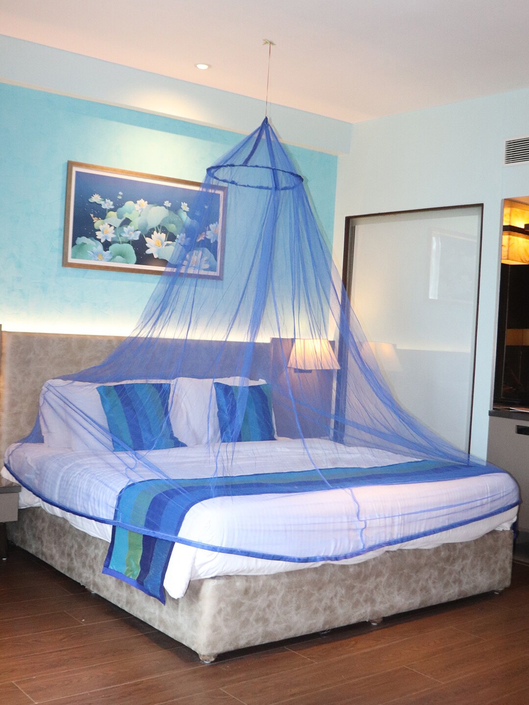 

Silver Shine Blue Solid Foldable Mosquito Nets