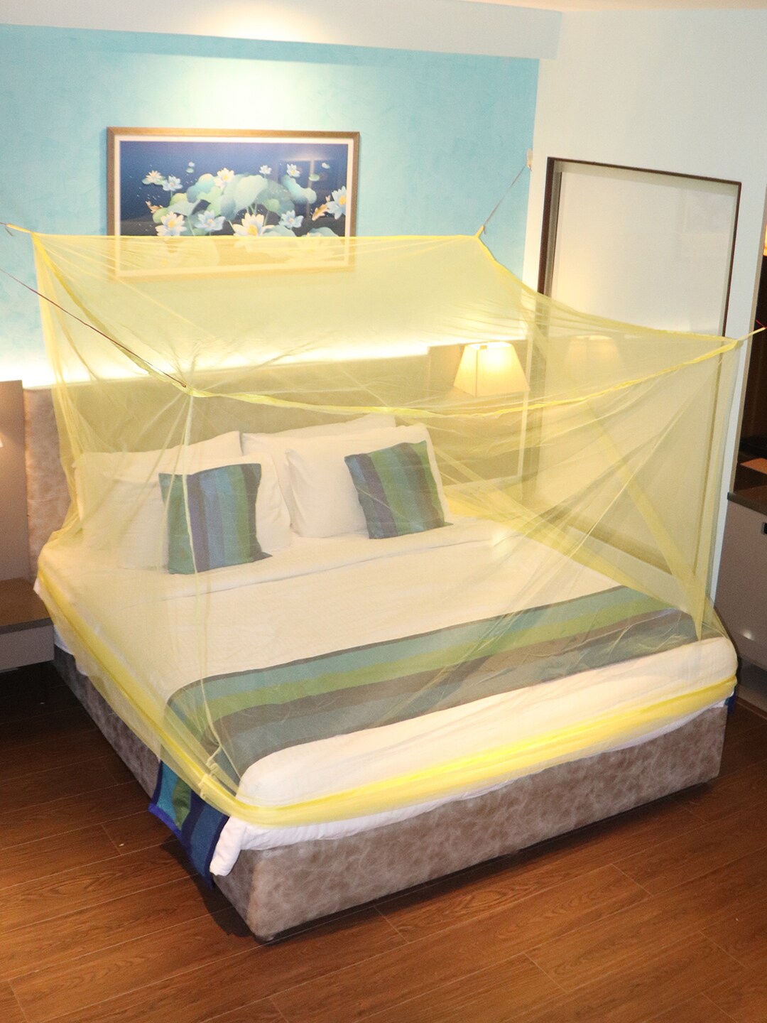

Silver Shine Yellow Solid Foldable Mosquito Net