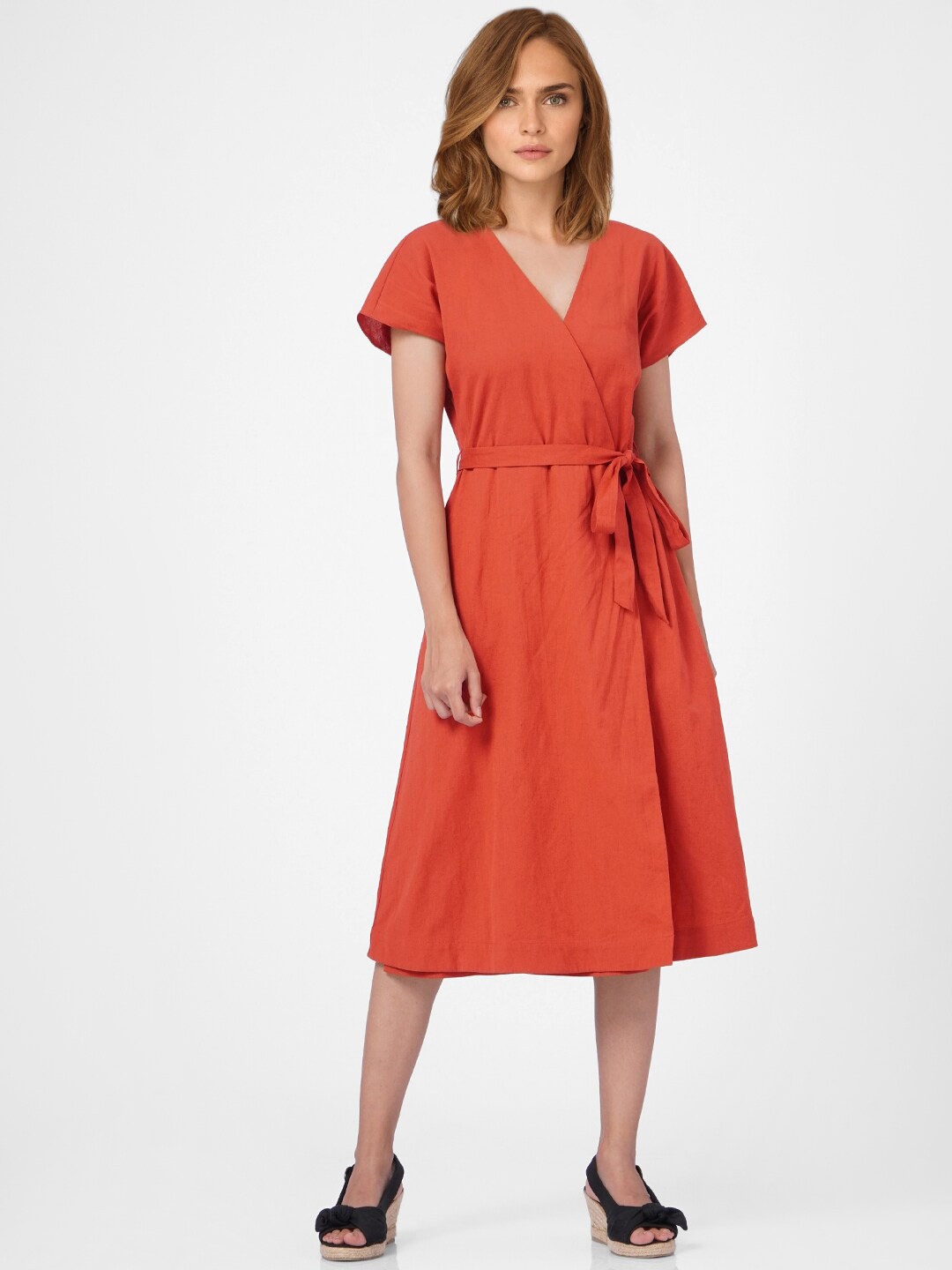 

Vero Moda Women Red Solid Midi Dress
