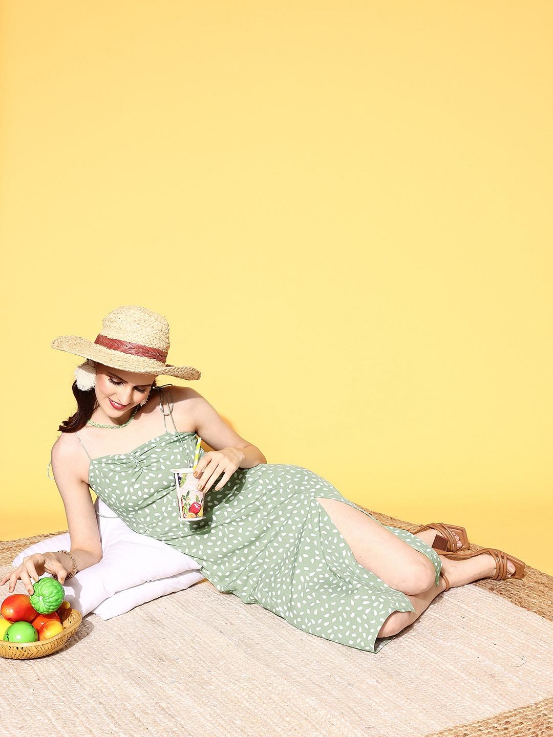 

Berrylush Women Green Conversational Vacay Attire