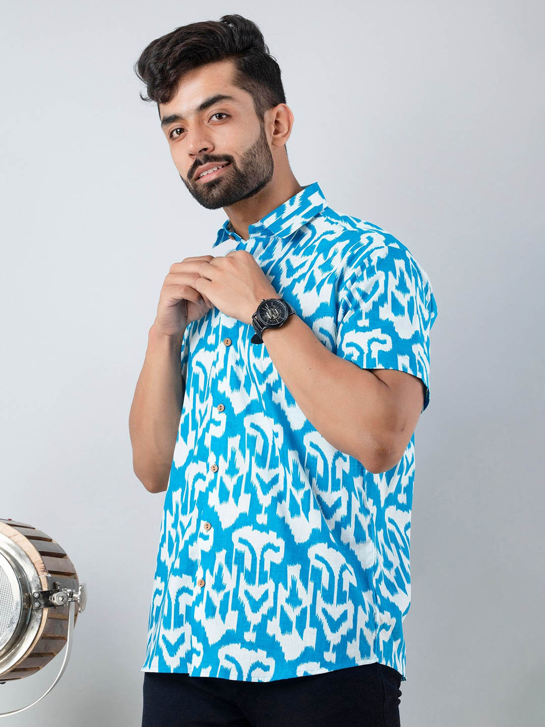 

Firangi Yarn Men Blue Printed Cotton Standard Casual Shirt