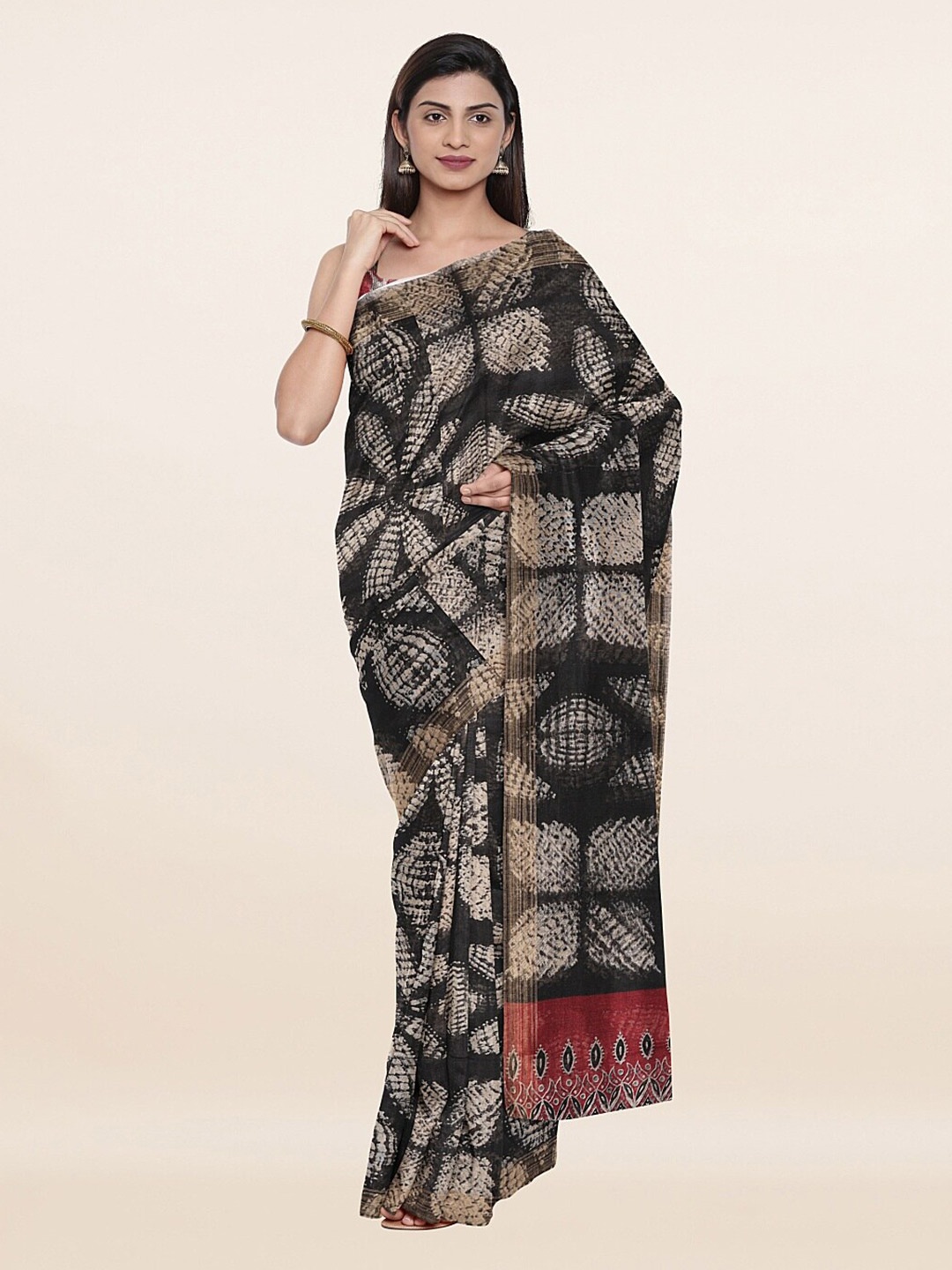 

Pothys Black & Maroon Floral Pure Linen Saree