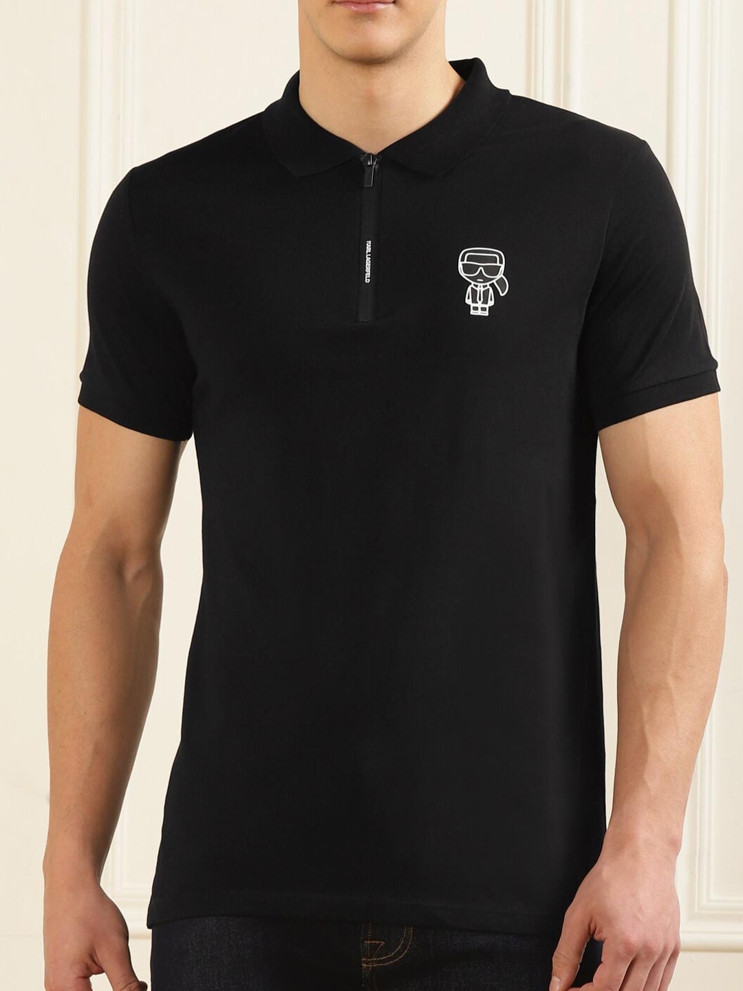 

Karl Lagerfeld Men Black Solid T-shirt