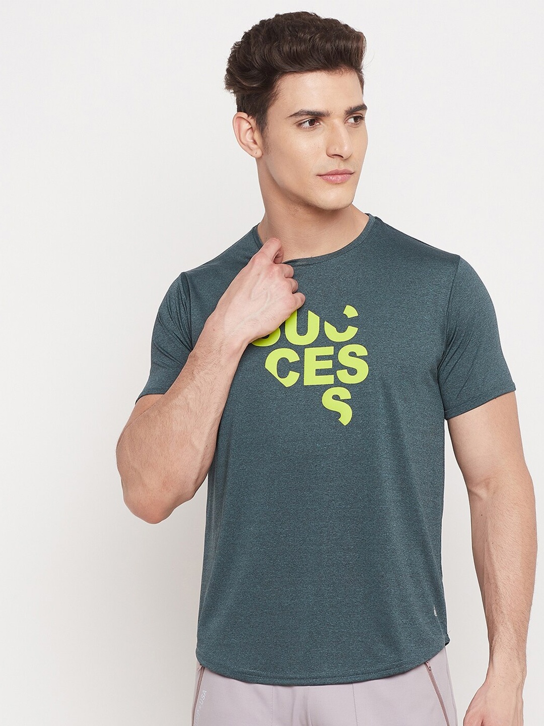

Duke Men Green Typography Printed T-shirt
