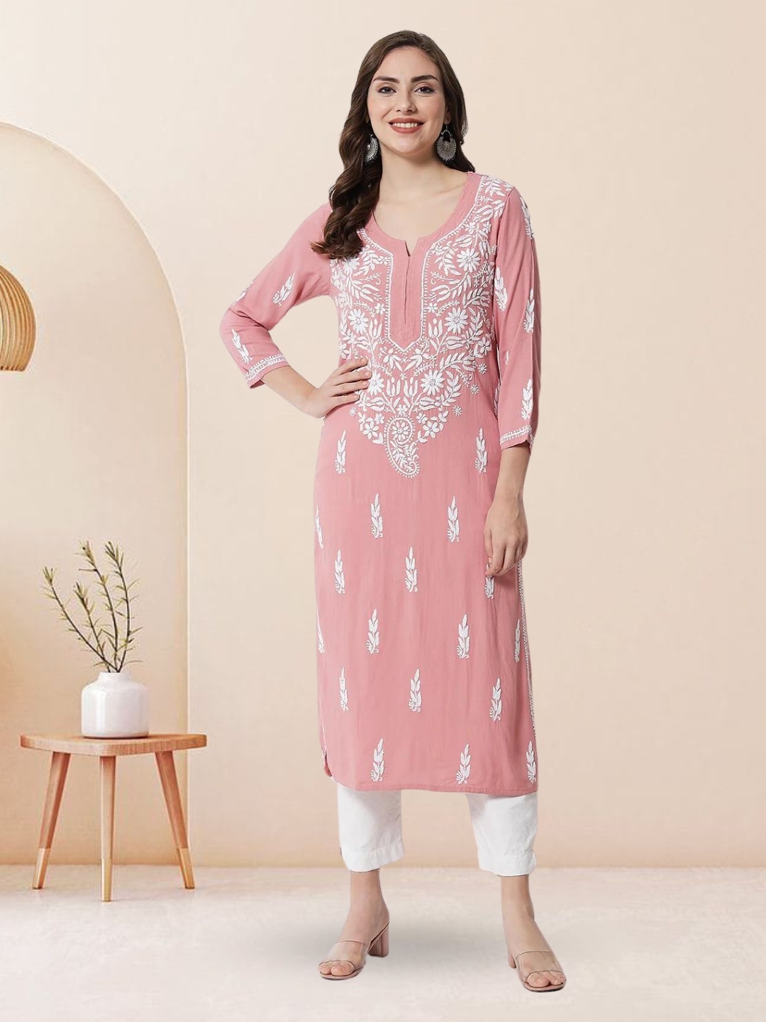 

PARAMOUNT CHIKAN Women Peach-Coloured Ethnic Motifs Embroidered Chikankari Kurta