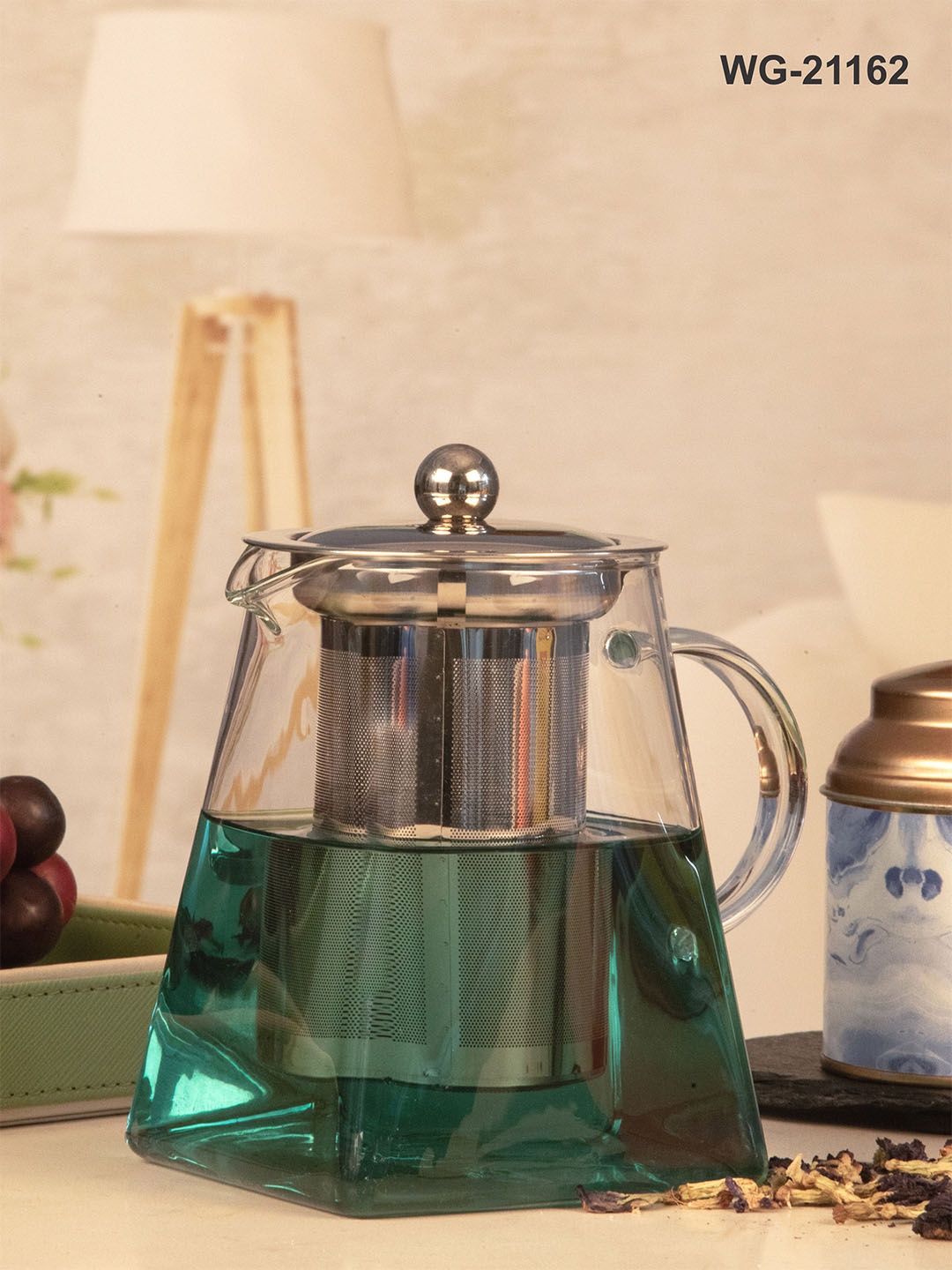 

White Gold Transparent Dishwasher Safe Glass Kettle With Steel Lid 700 ml