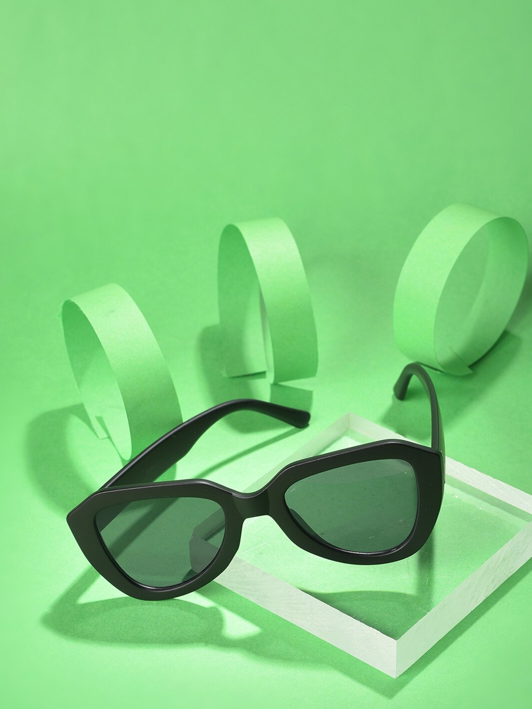 

HAUTE SAUCE by Campus Sutra Women Grey Lens & Black Butterfly Sunglasses with UV Protected Lens