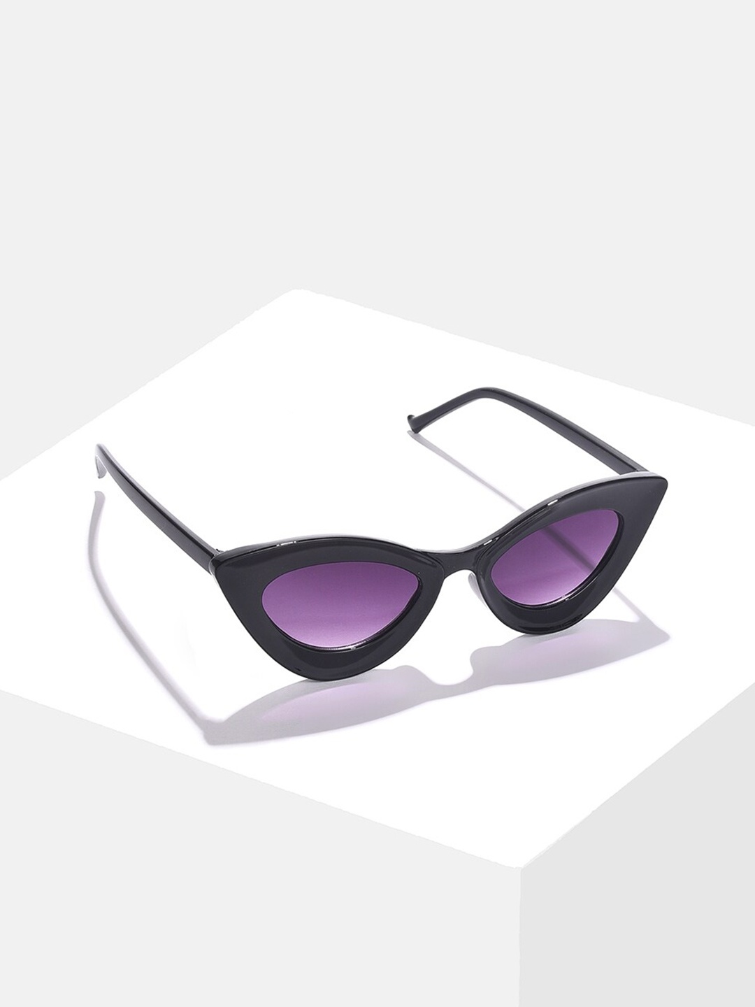 

HAUTE SAUCE by Campus Sutra Women Purple Lens & Black Cateye Sunglass SS22_HSSG1153