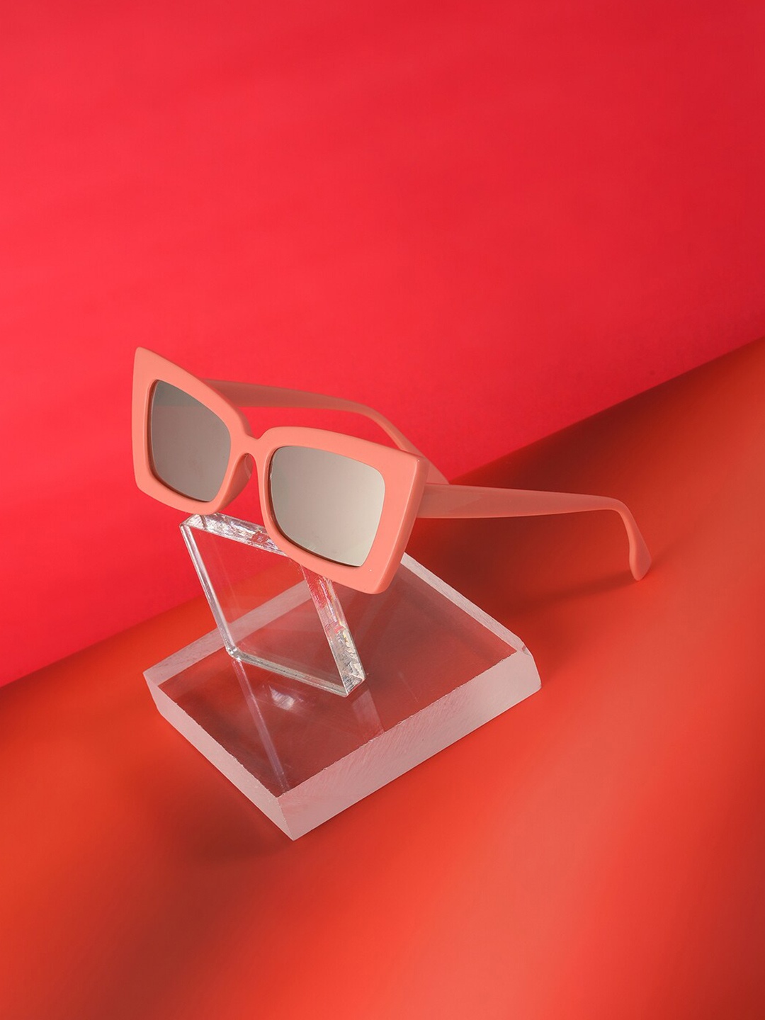 

HAUTE SAUCE by Campus Sutra Women Black Lens & Pink Butterfly Sunglasses with Polarised Lens, Peach