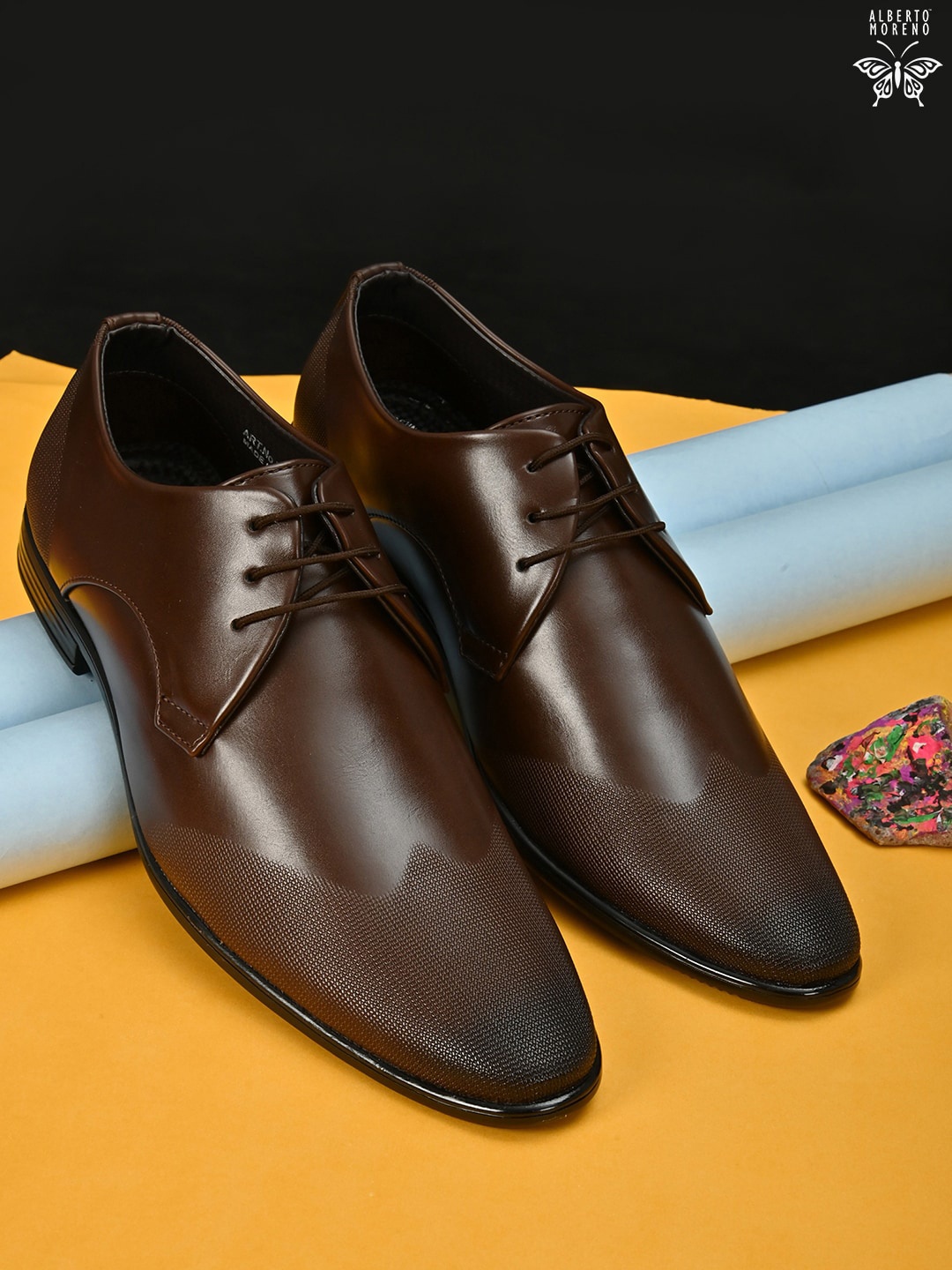 

ALBERTO MORENO Men Brown Textured Formal Derbys