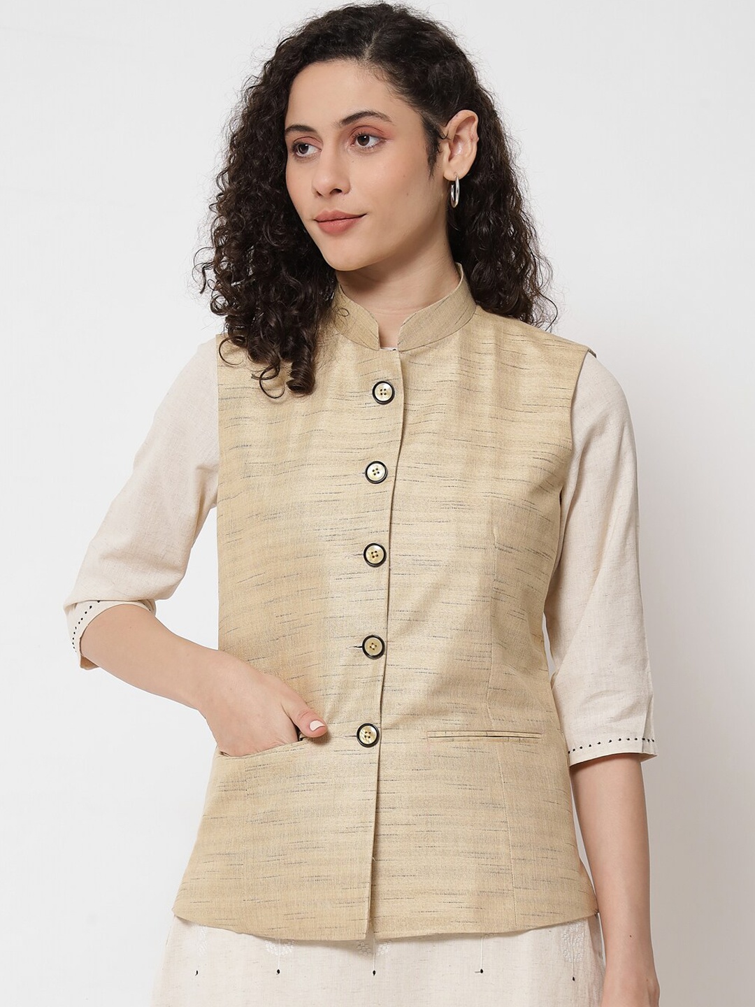 

Vastraa Fusion Women Beige Solid Nehru Jackets