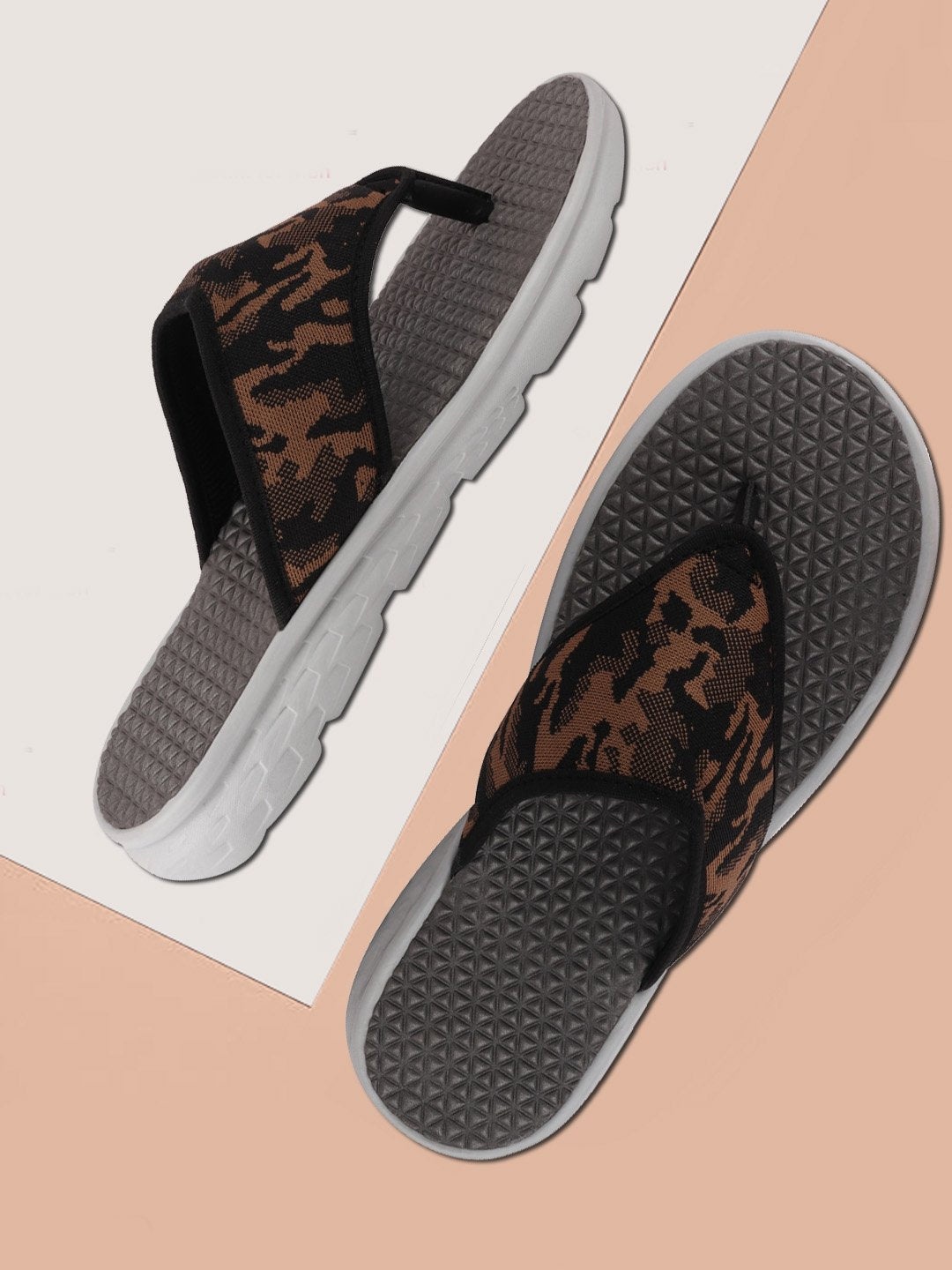 

FAUSTO Men Black & Grey Printed Flip Flops