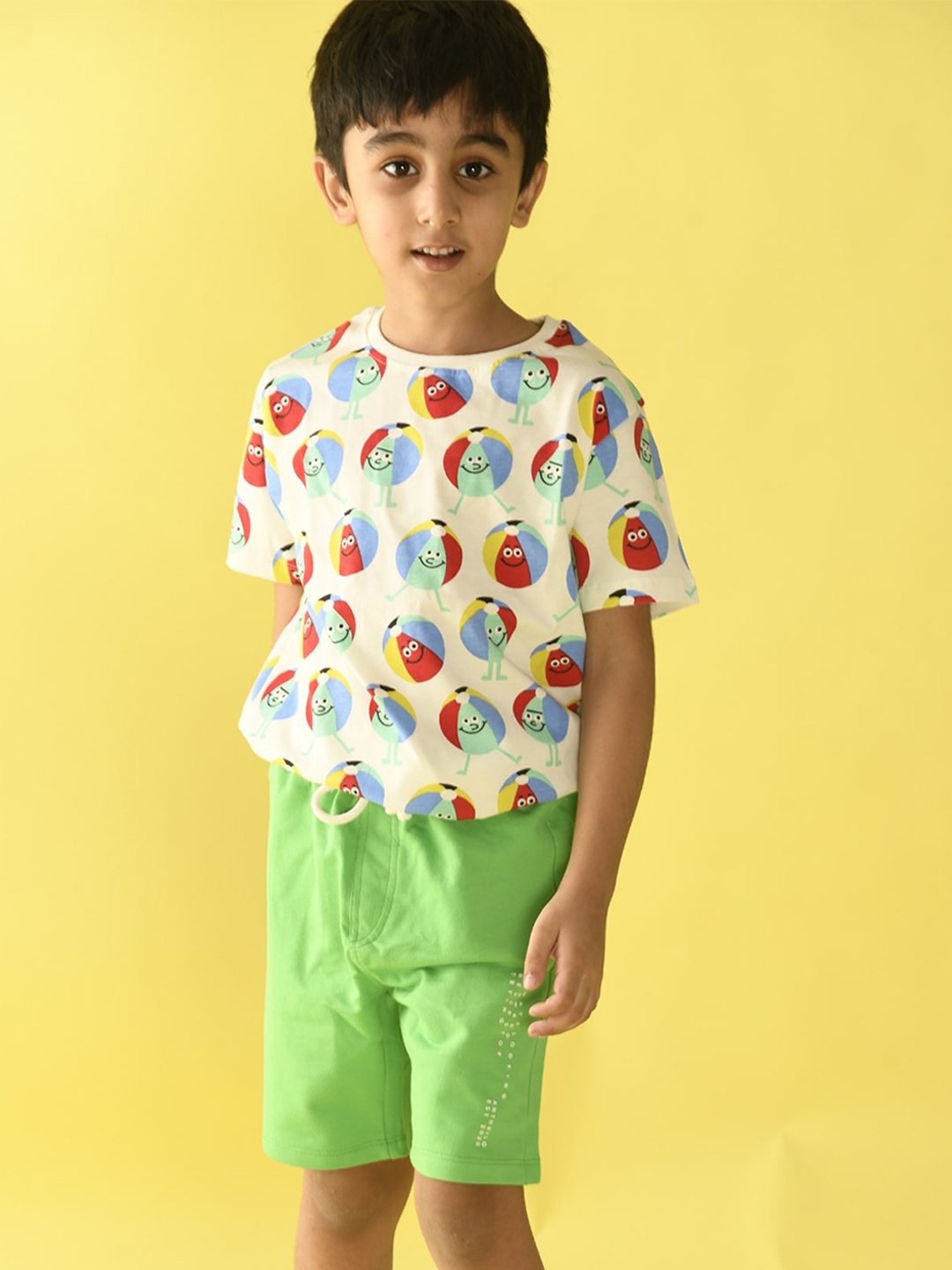 

Anthrilo Boys Off White & Green Printed T-shirt with Shorts