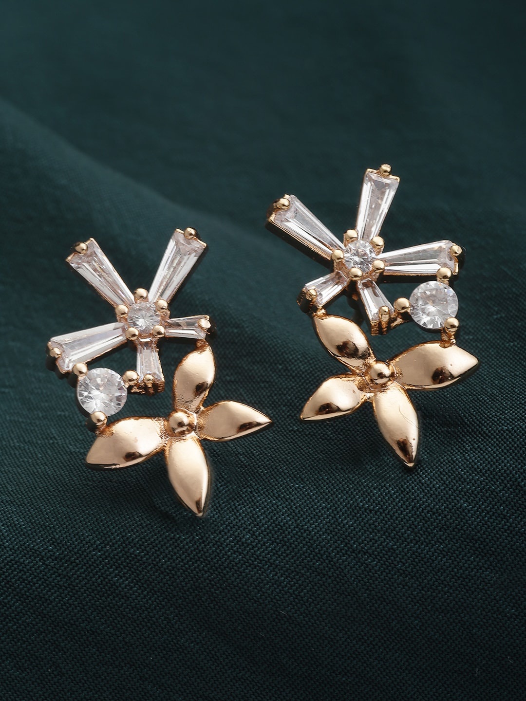 

VOGUE PANASH White Gold-Plated Floral Studs Earrings
