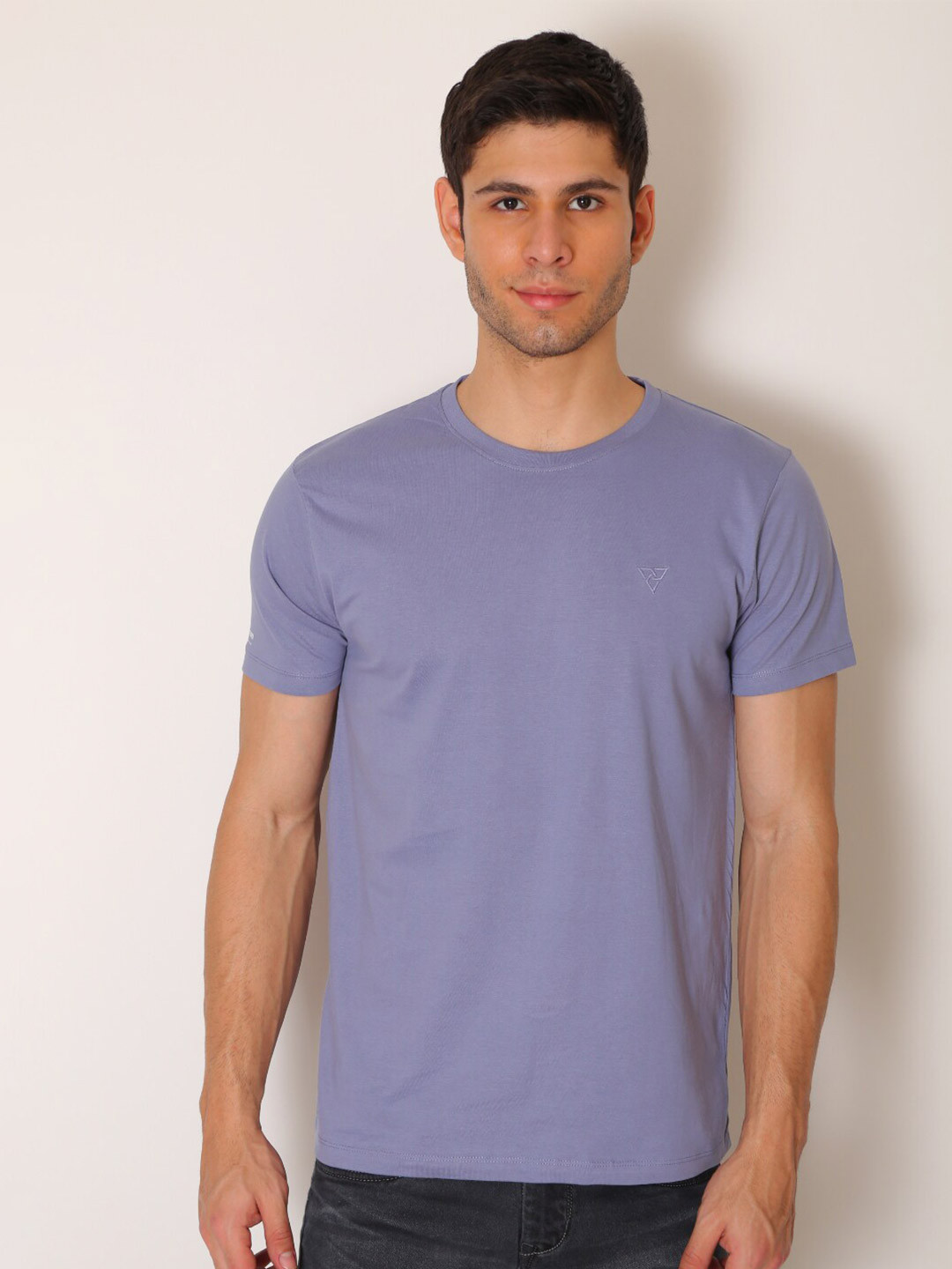 

VSQUARED2 Men Purple Solid Slim Fit T-shirt