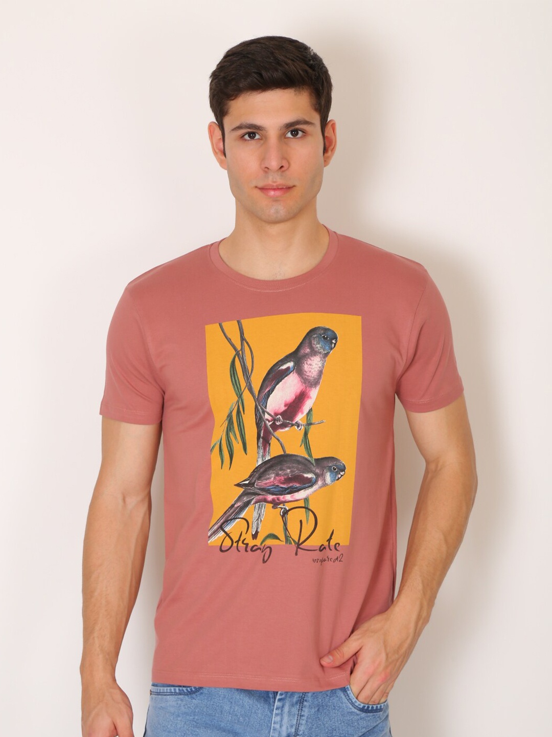 

VSQUARED2 Men Peach & Yellow Slim Fit T-shirt