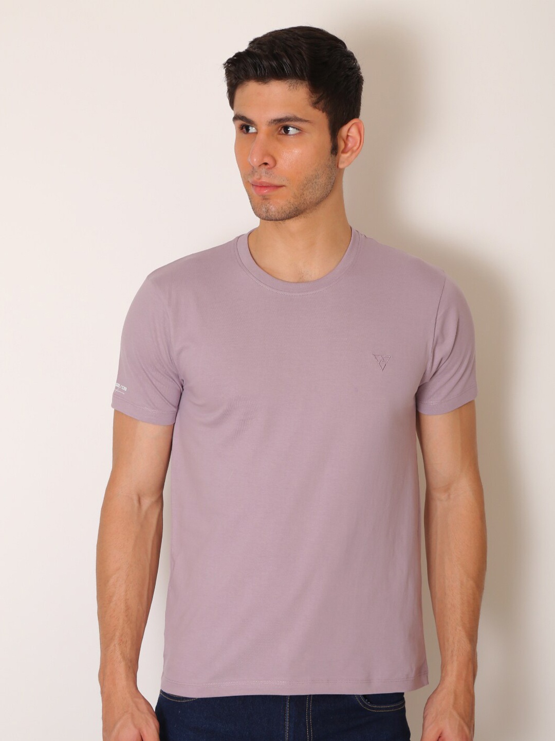 

VSQUARED2 Men Lavender Solid Slim Fit T-shirt