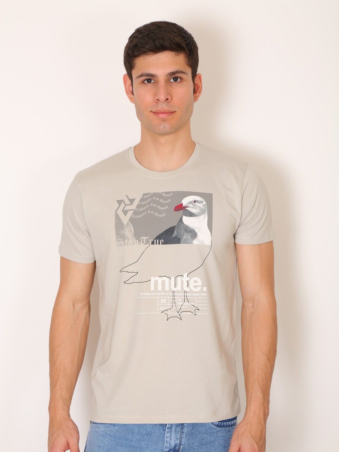 

VSQUARED2 Men Light Beige Graphic Printed Slim Fit T-shirt
