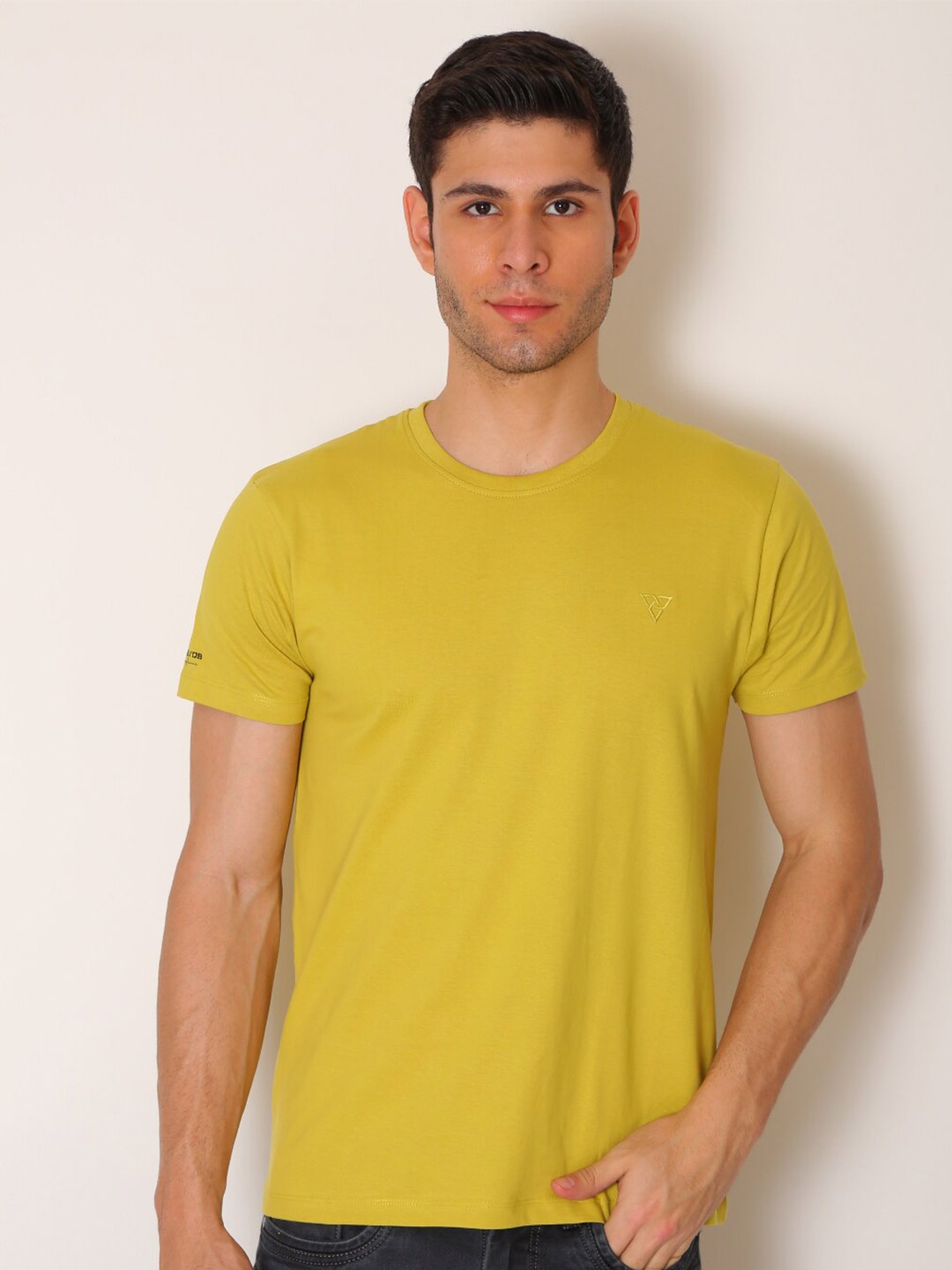 

VSQUARED2 Men Yellow Solid Slim Fit T-shirt