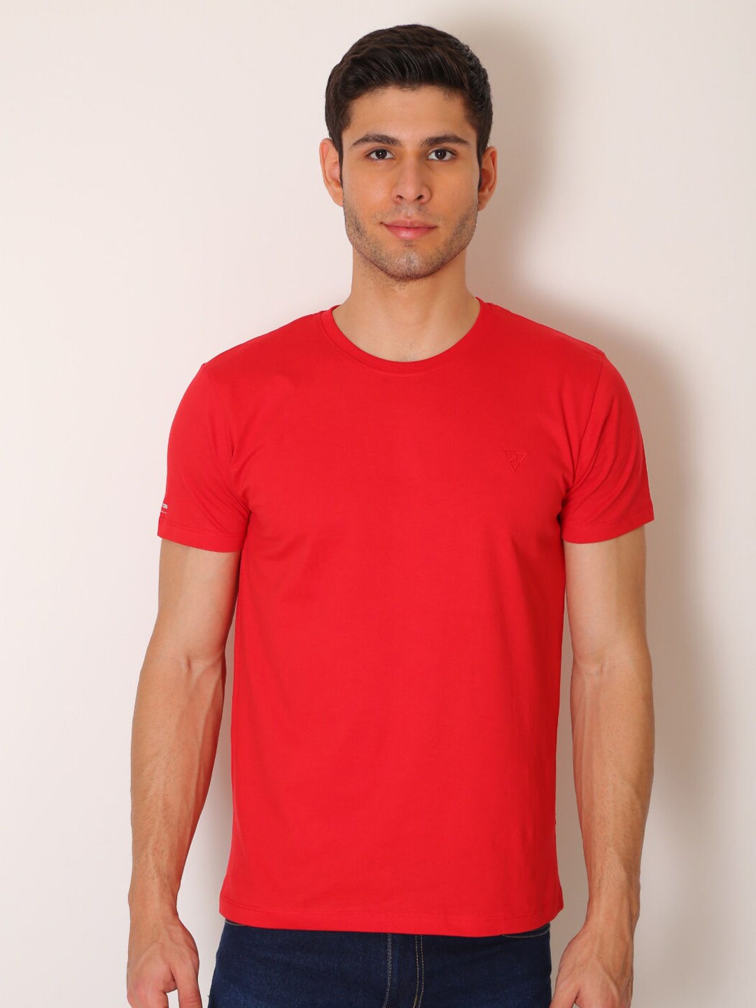 

VSQUARED2 Men Red Slim Fit Pure Cotton T-shirt