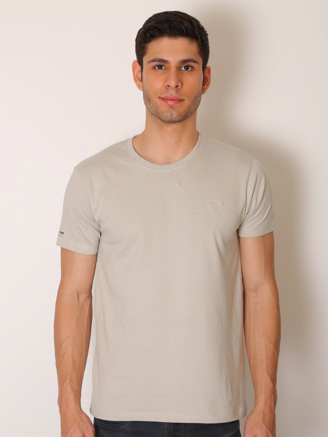 

VSQUARED2 Men Beige Slim Fit T-shirt