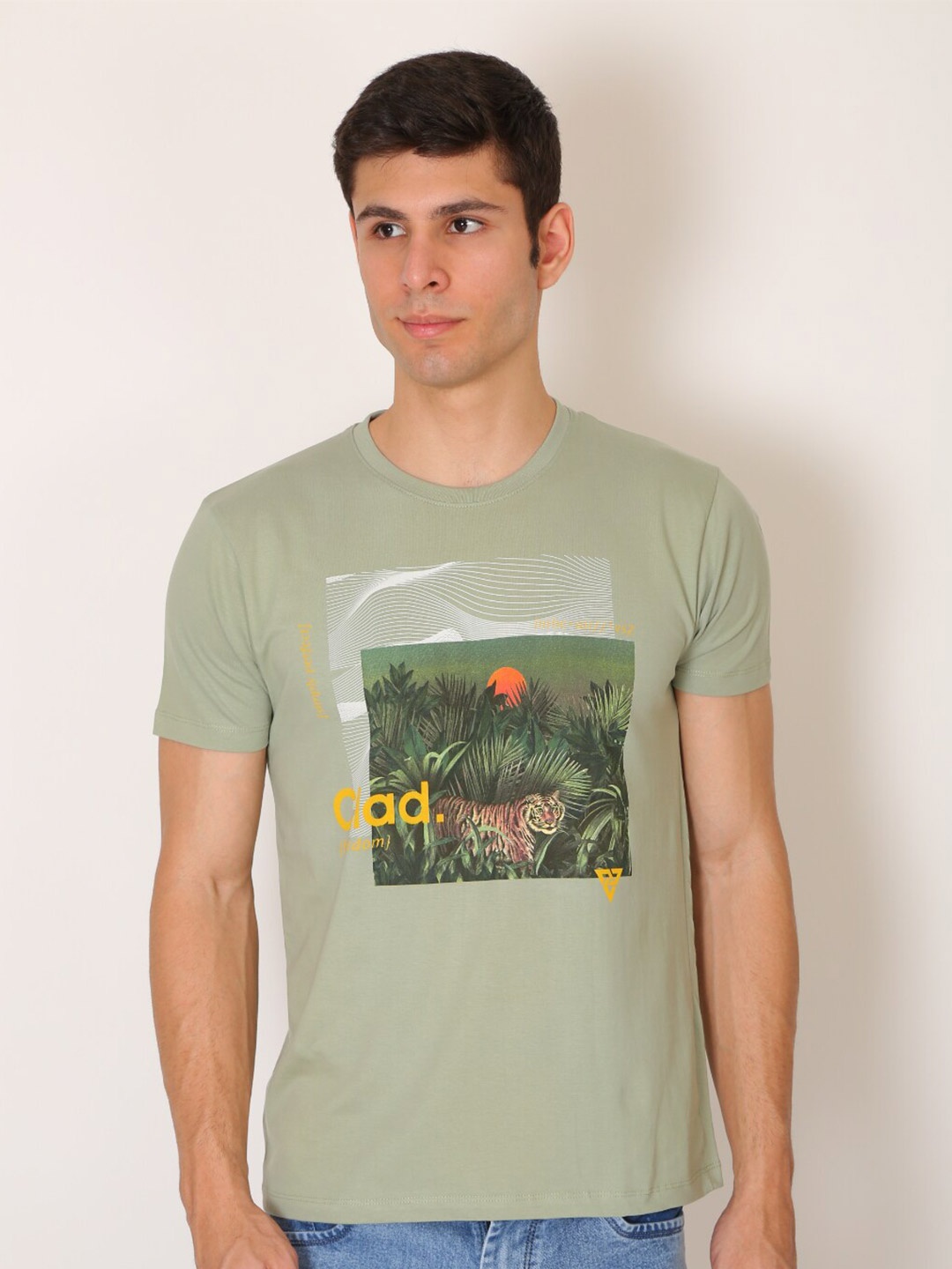 

VSQUARED2 Men Olive Green Graphic Printed Slim Fit T-shirt