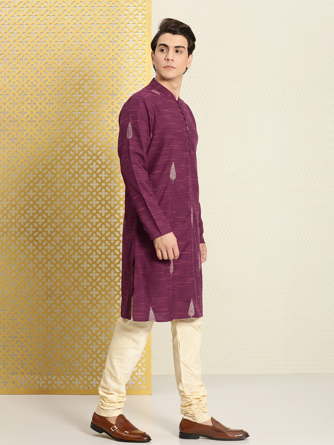 

House of Pataudi Men Self Striped Jashn Kurta, Purple