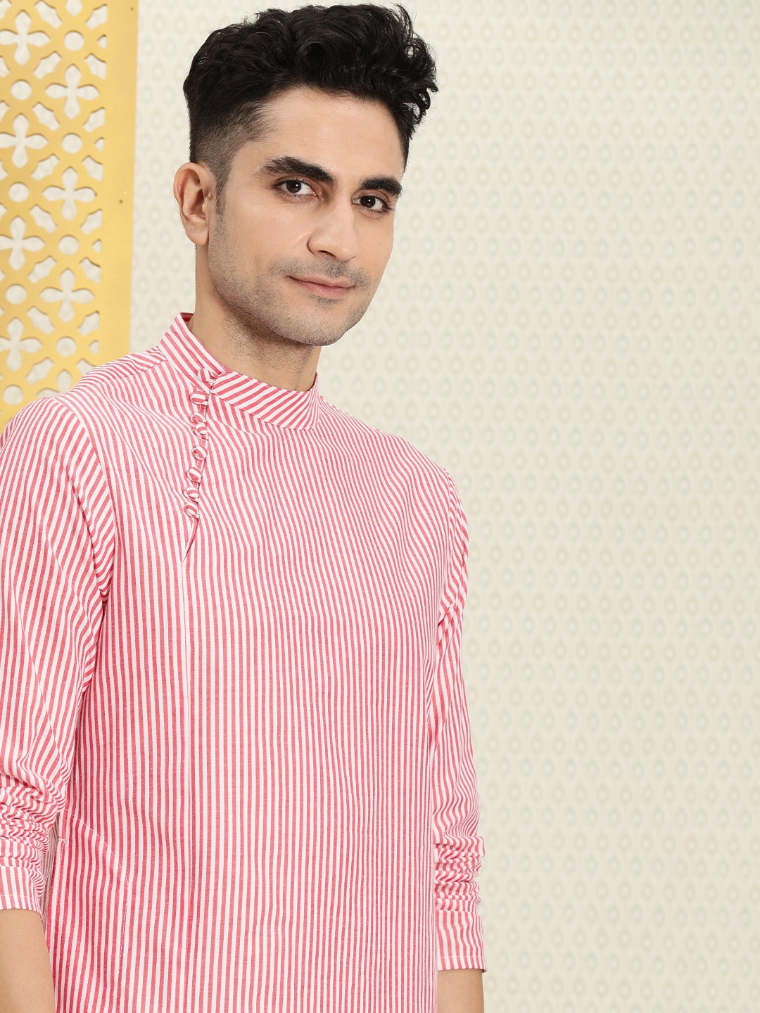 

House of Pataudi Men Red & White Striped Rozana Angrakha Kurta