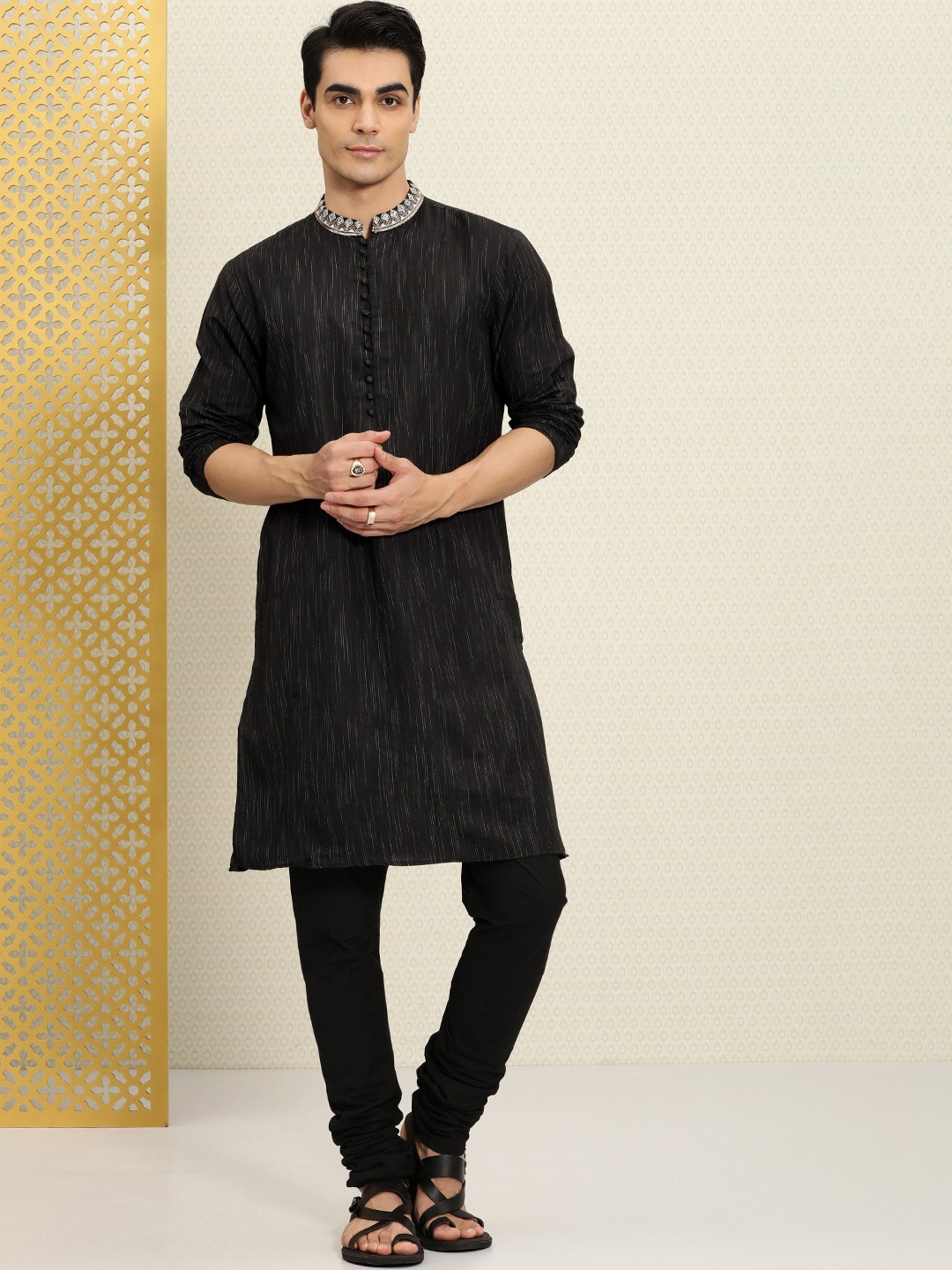 

House of Pataudi Men Black Embroidered Thread Work Rozana Kurta