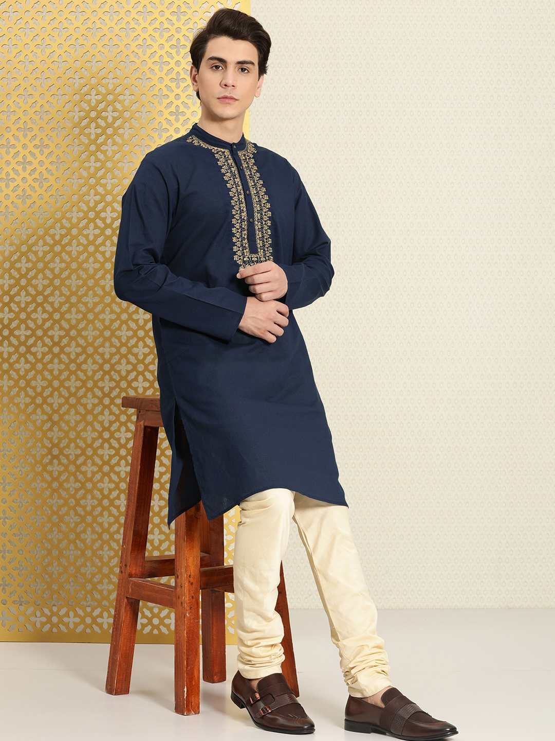 

House of Pataudi Men Pure Cotton Yoke Design Jashn Kurta, Navy blue