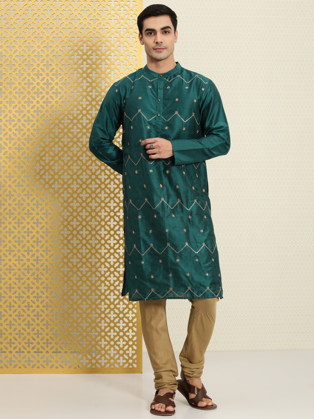 

House of Pataudi Men Chevron Embroidered Thread Work Jashn Kurta, Teal