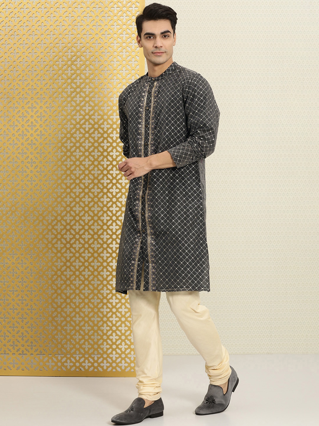 

House of Pataudi Men Grey & Gold-Toned Geometric Foil Print Jashn Kurta